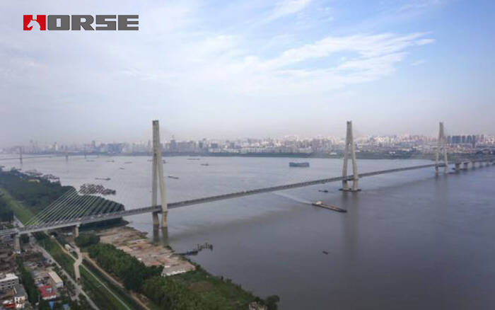 Wuhan Yangtze River Bridge strengthening